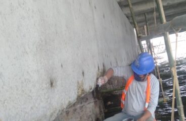 crack repair-application of epoxy mortar-R-10 bridge 3 navotas city-manpower
