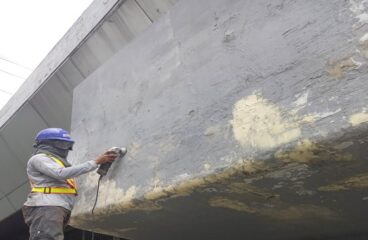Grinding at pier 23 in preparation of painting works
