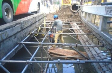 Legarda Bridge_Installation of scaffoldings_GI Pipes_sidewalk_retrofitting