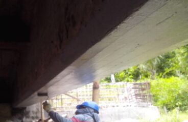 application of protective coating-rmbrci-girder-puntod bridge-side of the bridge